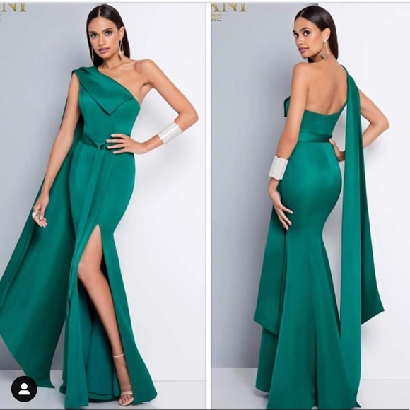 Beautiful green gown - Picture 1 of 4